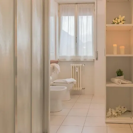 Апартаменты Alexis House Варенна